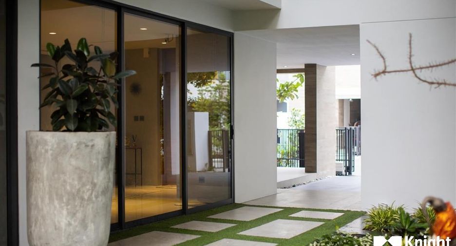 For sale 4 bed house in Huai Khwang, Bangkok