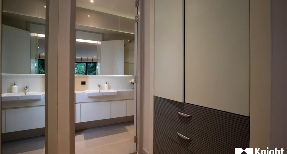 For sale 4 bed house in Huai Khwang, Bangkok
