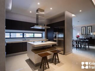 For sale 4 bedrooms house in Huai Khwang, Bangkok