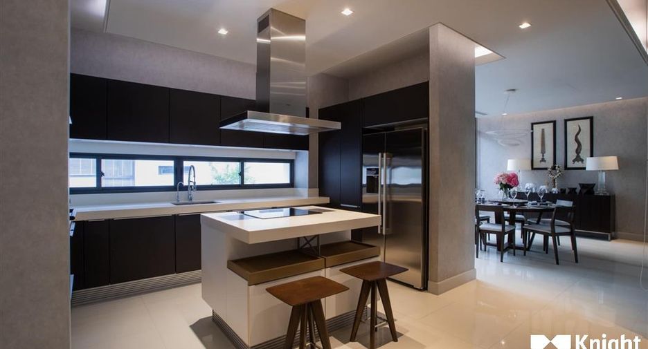 For sale 4 bed house in Huai Khwang, Bangkok