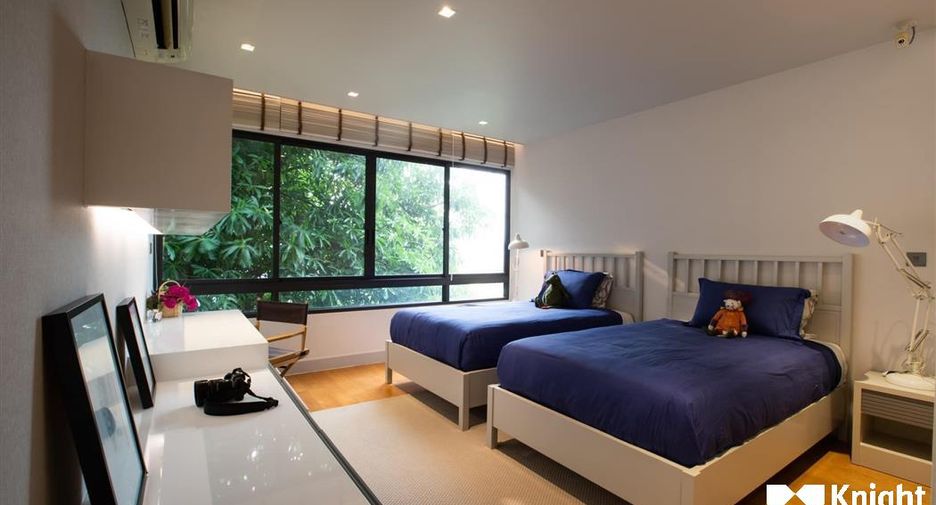 For sale 4 bed house in Huai Khwang, Bangkok
