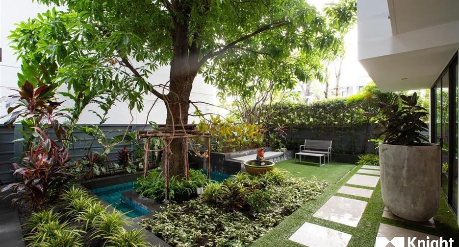For sale 4 bed house in Huai Khwang, Bangkok