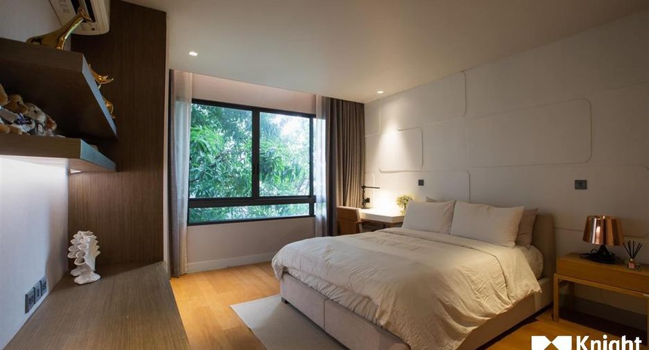 For sale 4 bed house in Huai Khwang, Bangkok