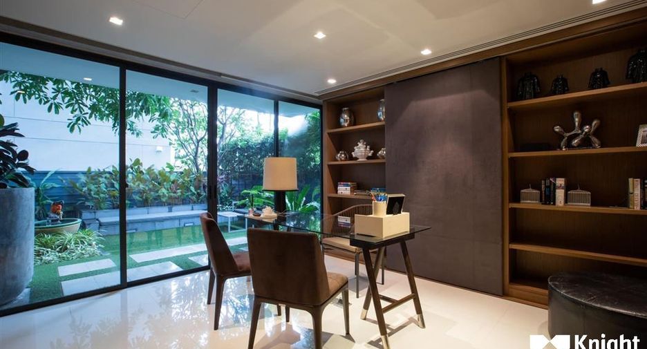 For sale 4 bed house in Huai Khwang, Bangkok