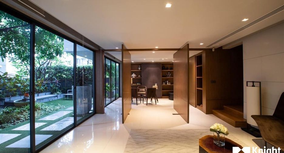 For sale 4 bed house in Huai Khwang, Bangkok