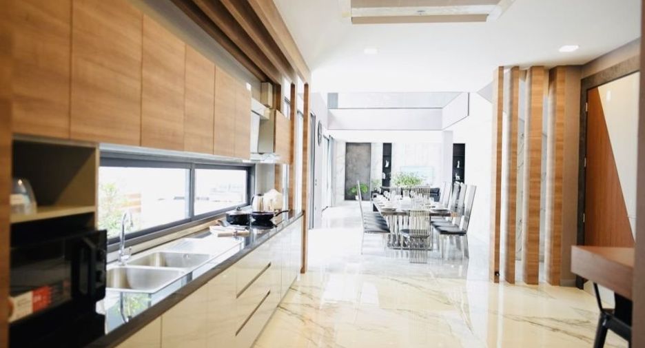 For rent 6 bedrooms villa in Bang Lamung, Chonburi