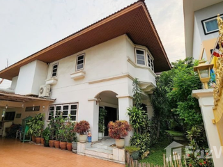 For sale 5 Beds house in Din Daeng, Bangkok