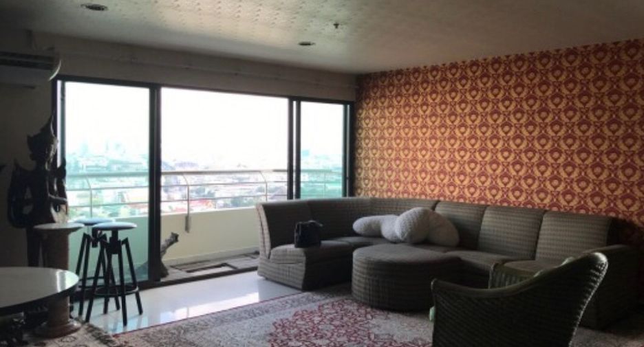 For sale 3 bedrooms condo in Bang Phlat, Bangkok