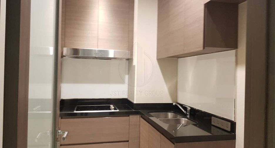 For sale 3 bed condo in Khlong Toei, Bangkok