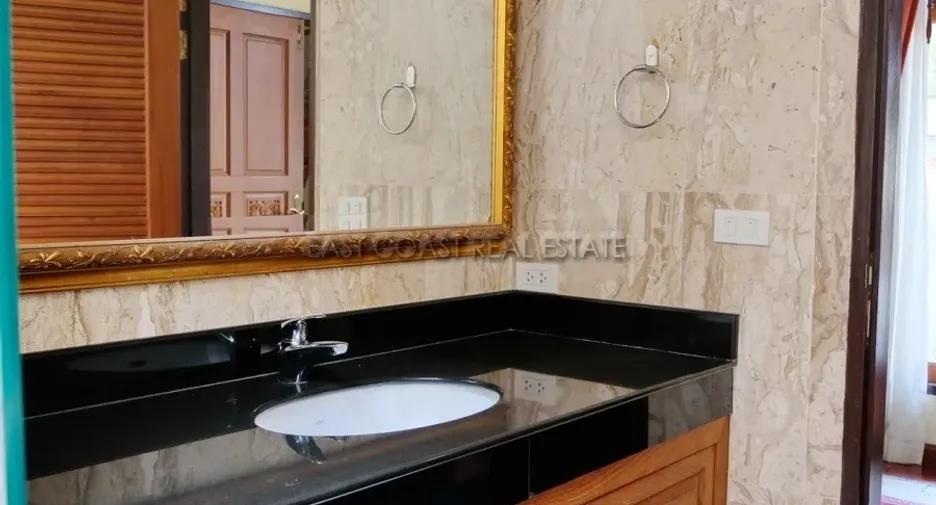 For sale 3 bedrooms house in Na Jomtien, Pattaya