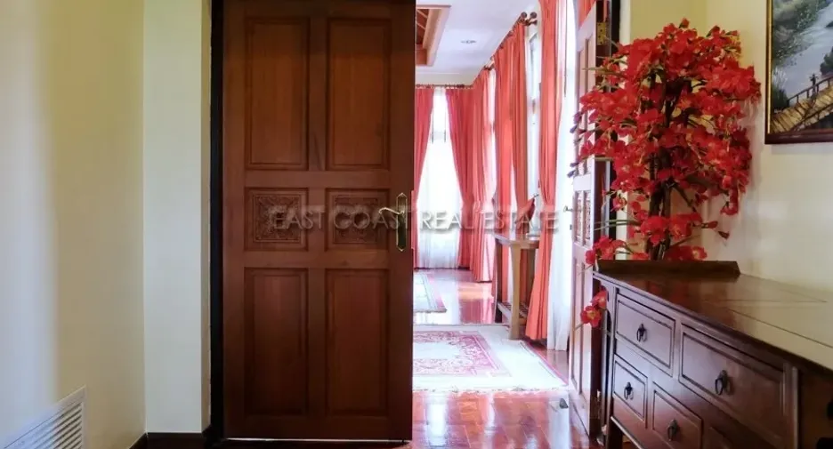 For sale 3 bedrooms house in Na Jomtien, Pattaya
