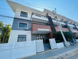 For sale 6 bed townhouse in Hang Dong, Chiang Mai