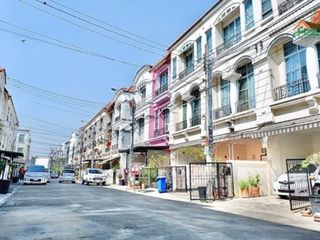 For sale 3 bedrooms townhouse in Lat Phrao, Bangkok