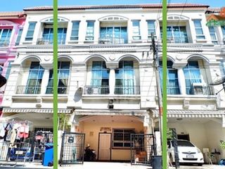 For sale 3 bedrooms townhouse in Lat Phrao, Bangkok