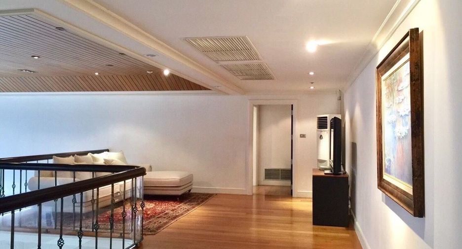 Condo en alquiler y en venta de 4 habitaciones en Pathum Wan, Bangkok