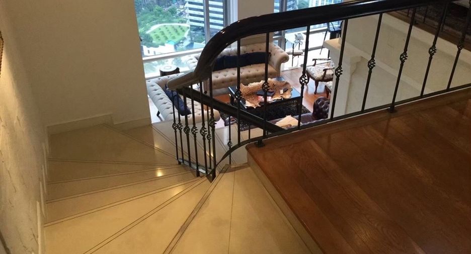 Condo en alquiler y en venta de 4 habitaciones en Pathum Wan, Bangkok
