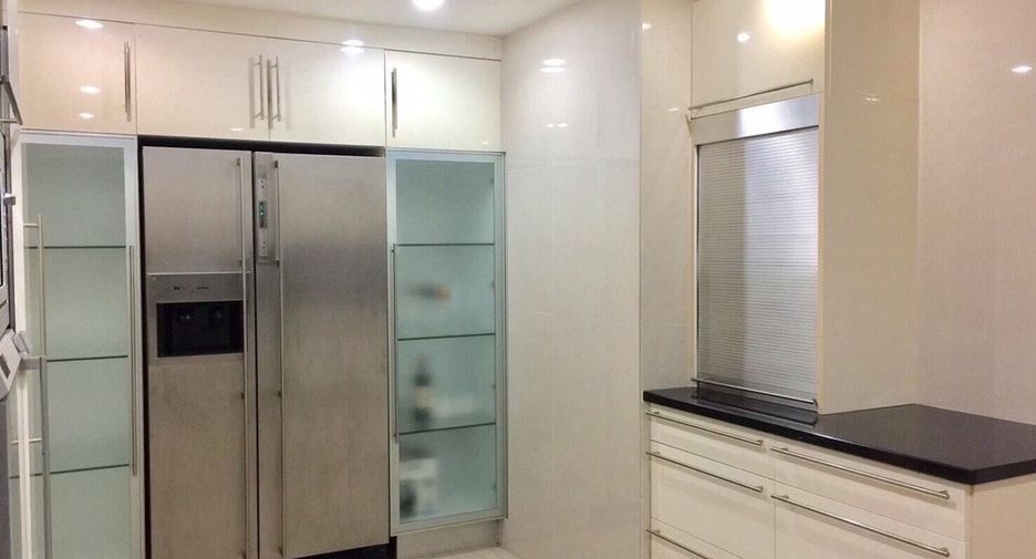 Condo en alquiler y en venta de 4 habitaciones en Pathum Wan, Bangkok