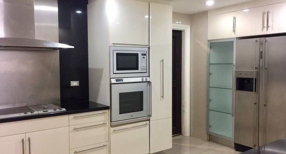 Condo en alquiler y en venta de 4 habitaciones en Pathum Wan, Bangkok