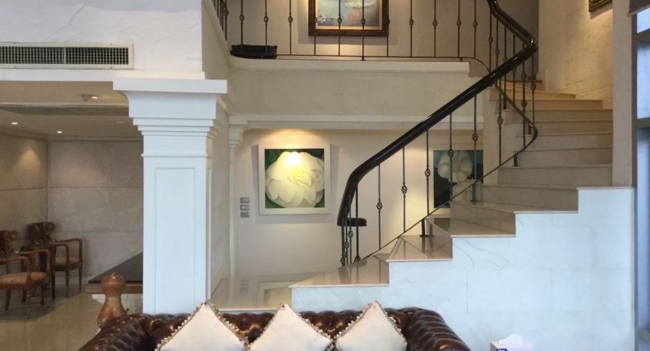 Condo en alquiler y en venta de 4 habitaciones en Pathum Wan, Bangkok