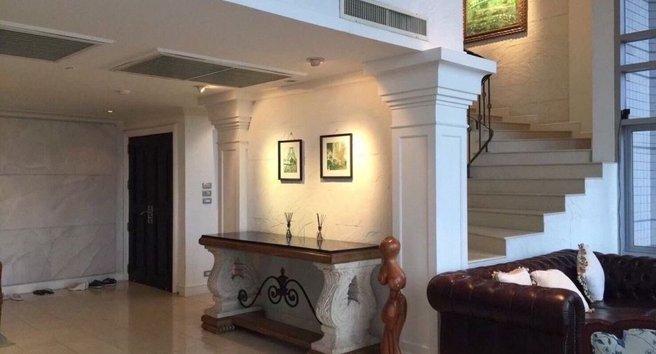 Condo en alquiler y en venta de 4 habitaciones en Pathum Wan, Bangkok