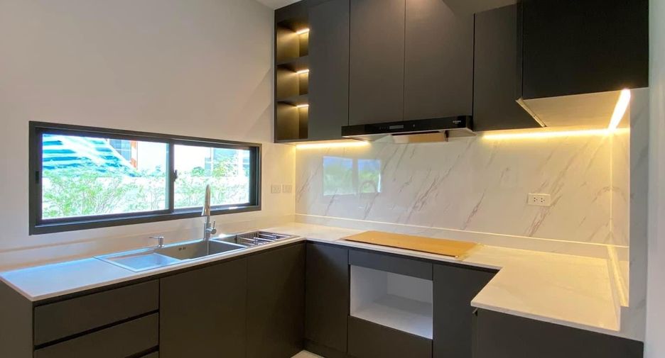 For sale 4 bed house in Pak Kret, Nonthaburi