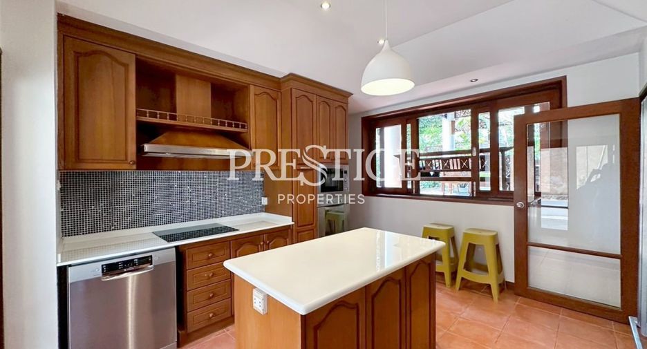 For rent and for sale 4 bedrooms house in Jomtien, Pattaya