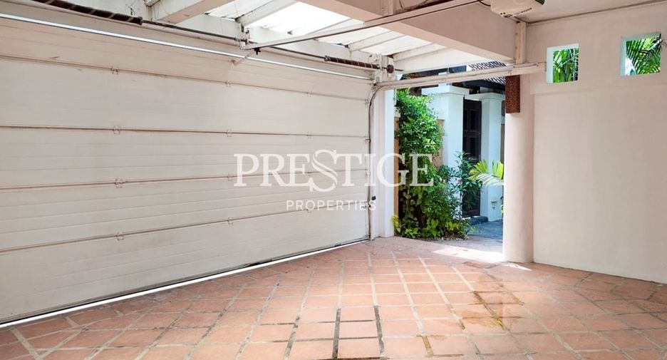 For rent and for sale 4 bedrooms house in Jomtien, Pattaya