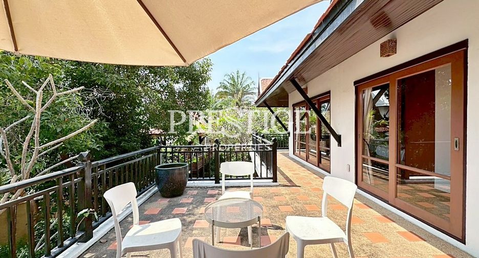 For rent and for sale 4 bedrooms house in Jomtien, Pattaya