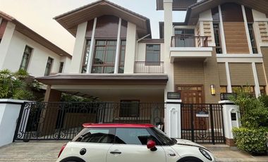 出售 4 卧室 独立屋 在 Watthana, 曼谷