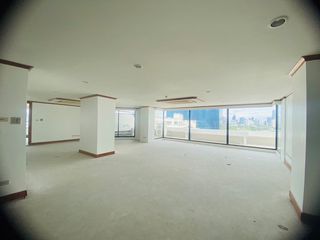 For sale 4 bedrooms condo in Khlong Toei, Bangkok