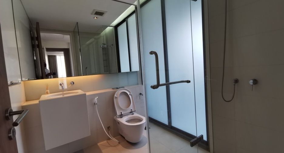 For rent 2 bedrooms condo in Khlong Toei, Bangkok