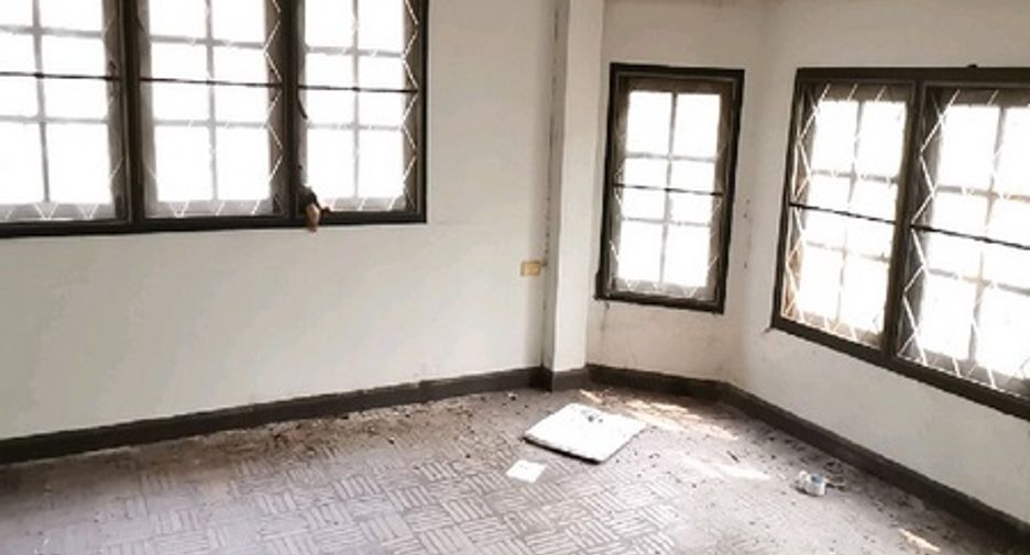 Продажа 3 спальни дом в Mae Tha, Lampang
