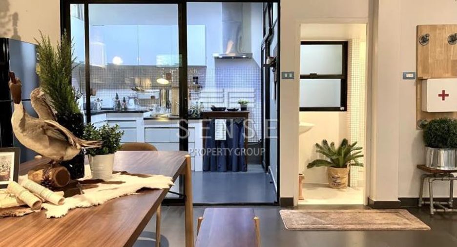 For rent 2 bedrooms townhouse in Khlong Toei, Bangkok