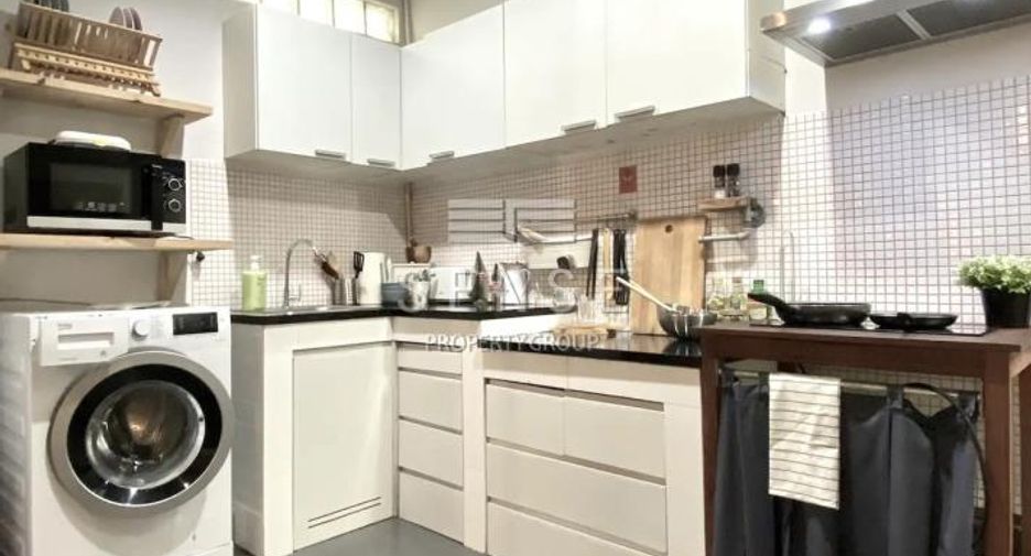 For rent 2 bedrooms townhouse in Khlong Toei, Bangkok