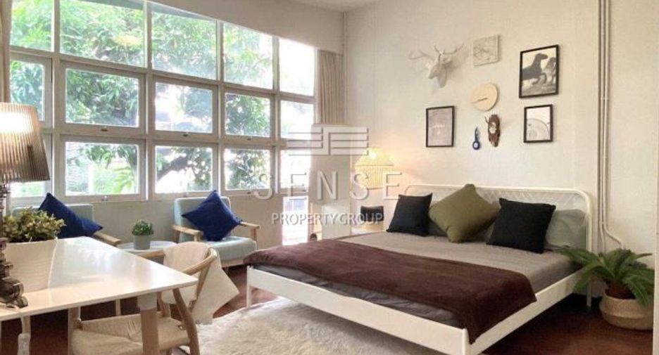 For rent 2 bedrooms townhouse in Khlong Toei, Bangkok