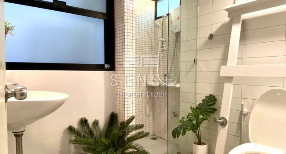 For rent 2 bedrooms townhouse in Khlong Toei, Bangkok