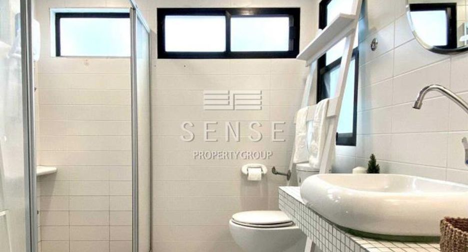 For rent 2 bedrooms townhouse in Khlong Toei, Bangkok