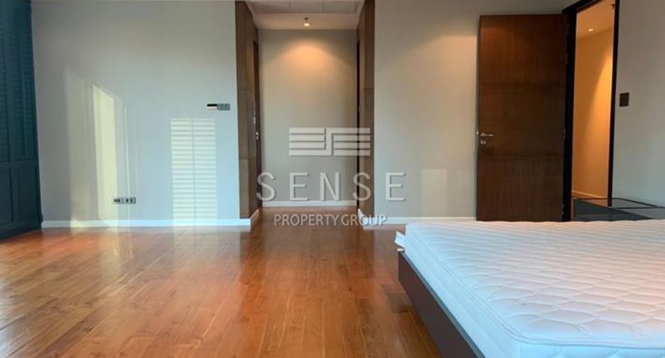 For rent 4 bedrooms condo in Khlong Toei, Bangkok