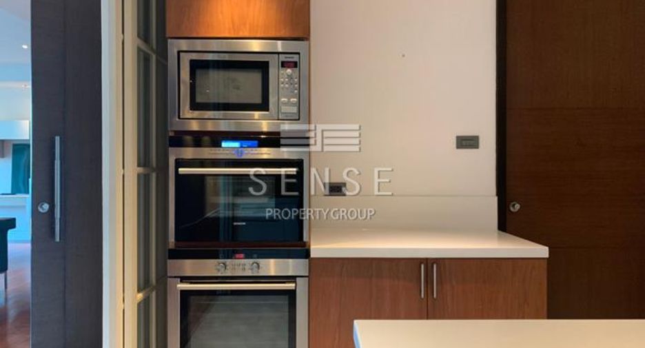 For rent 4 bedrooms condo in Khlong Toei, Bangkok