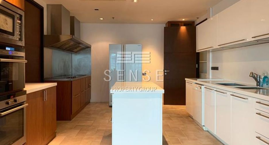 For rent 4 bedrooms condo in Khlong Toei, Bangkok