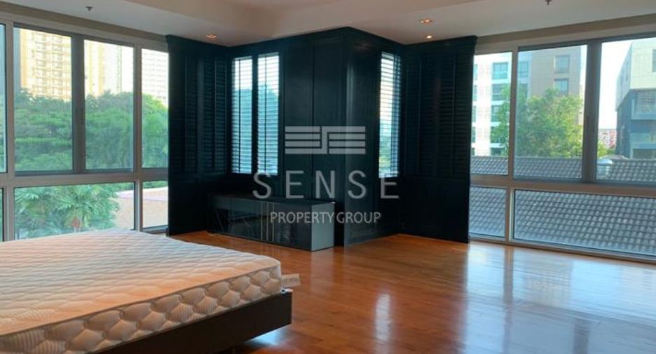 For rent 4 bedrooms condo in Khlong Toei, Bangkok