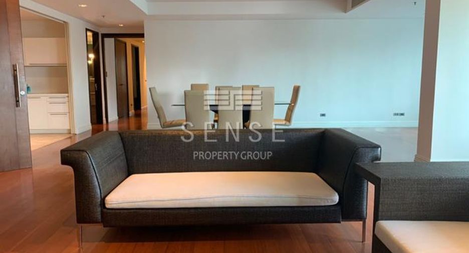 For rent 4 bedrooms condo in Khlong Toei, Bangkok