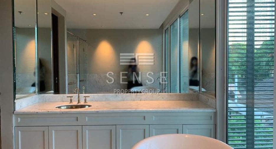 For rent 4 bedrooms condo in Khlong Toei, Bangkok