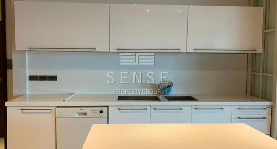 For rent 4 bedrooms condo in Khlong Toei, Bangkok