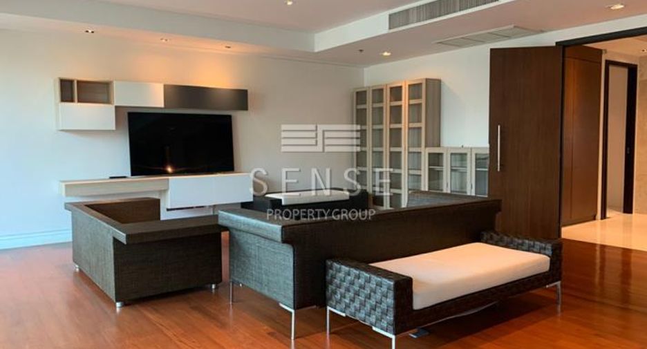 For rent 4 bedrooms condo in Khlong Toei, Bangkok