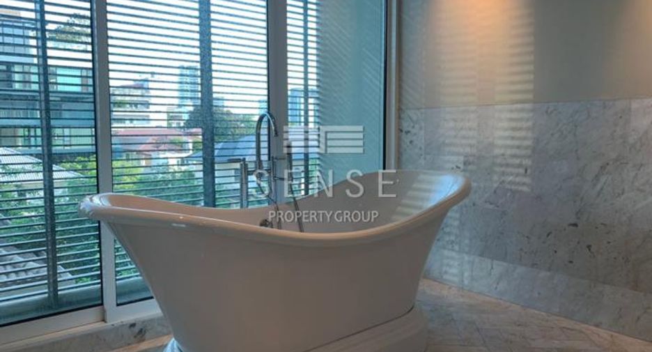 For rent 4 bedrooms condo in Khlong Toei, Bangkok