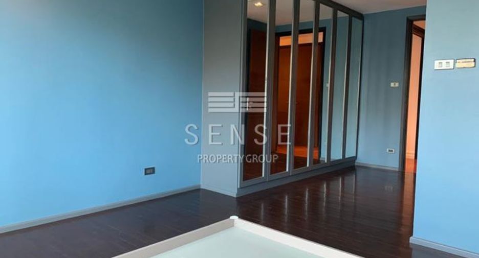 For rent 4 bedrooms condo in Khlong Toei, Bangkok