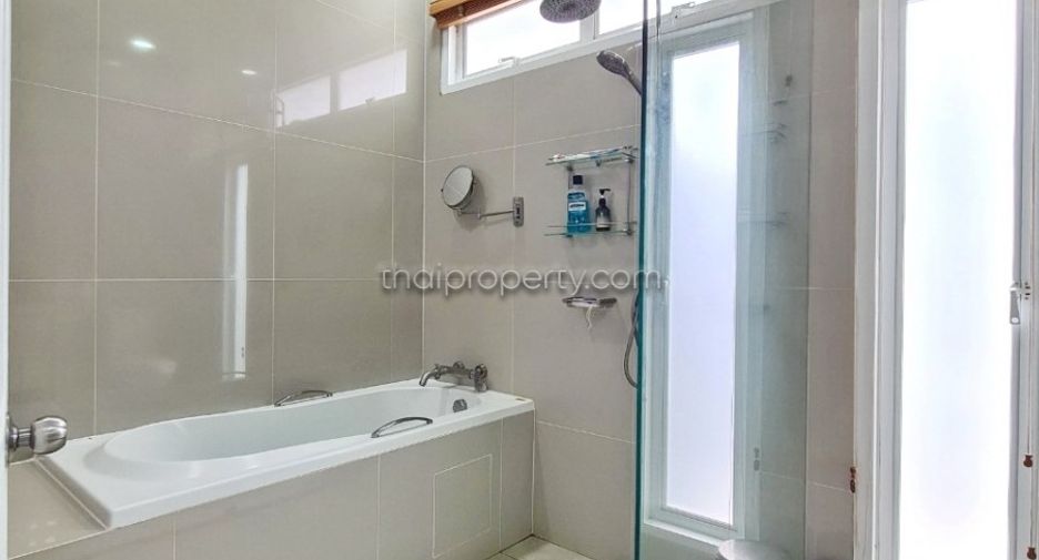 Продажа 3 спальни дом в Банг Ламунг, Чонбури