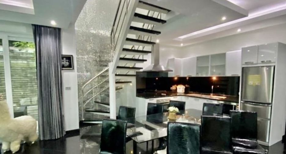 For sale 5 bedrooms house in Bang Lamung, Chonburi