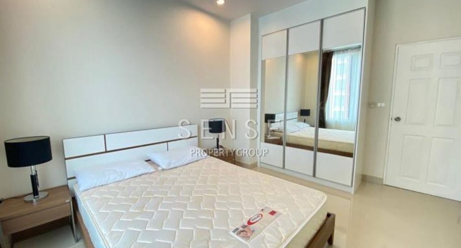 For rent 3 bedrooms condo in Khlong Toei, Bangkok